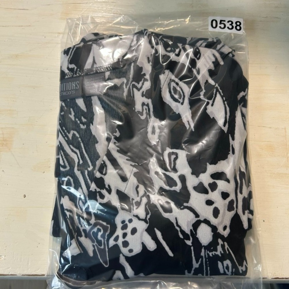 Additions by Chicos Top Abstract Graphic Long Sleeve One Button Black White Sz 2 - Picture 10 of 10